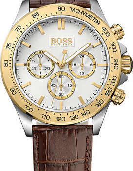 Ανδρικό ρολόι Hugo Boss με ασημί καντράν διαμέτρου 46, λουράκι δερμάτινο με κούμπωμα τοκά σε καφέ χρώμα. Με χρονογράφο μηχανισμό.