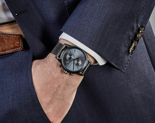 Ανδρικό ρολόι Hugo Boss με μπλε καντράν διαμέτρου 44mm, μπρασελέ γκρι από ανοξείδωτο ατσάλι με κούμπωμα ασφαλείας. Με χρονογράφο μηχανισμό.