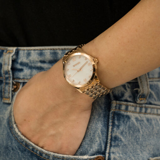 Γυναικείο ρολόι GREGIO Noel GR350030 Γυναικείο ρολόι Gregio με ασημί χρώμα καντράν και ροζ χρυσό μπρασελέ από ανοξείδωτο ατσάλι.