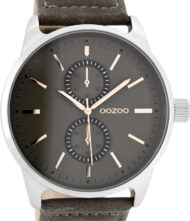 Ανδρικό ρολόι ΟΟΖΟΟ με καφέ χρώμα καντράν και με καφέ χρώμα δερμάτινο λουράκι. Η διάμετρος της κάσας είναι 48mm και είναι από μέταλλο.